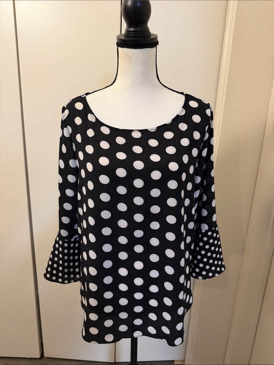 Green Envelope Tops - Green Envelope Black & White Polka Dot Bell Sleeve Top